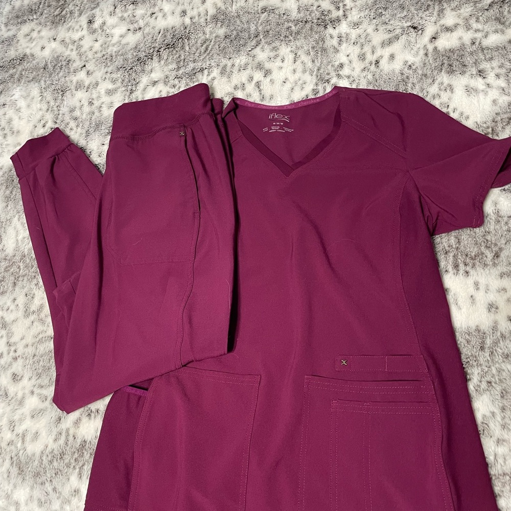 Cherokee iFlex maroon scrub top and bottom